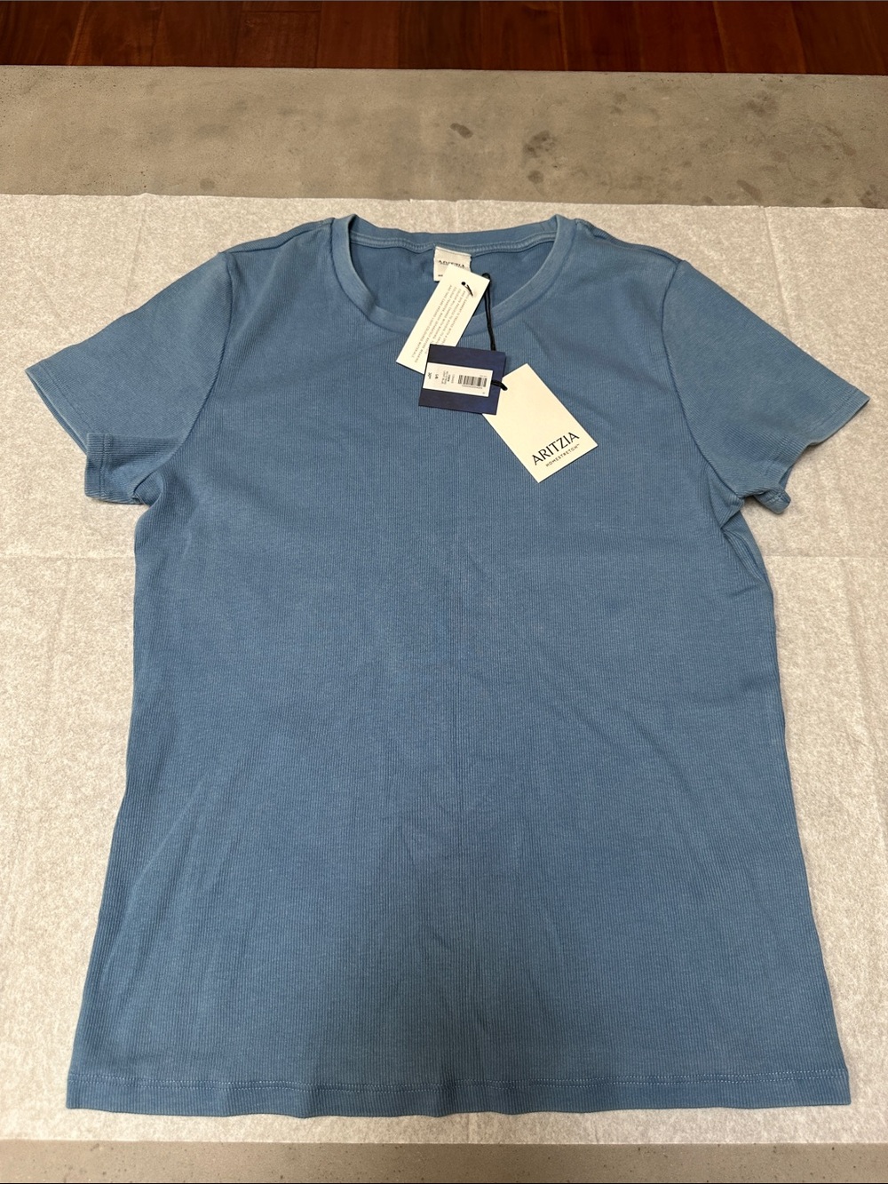Aritzia No-Stree light blue crew